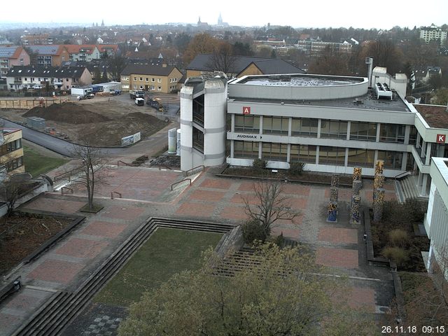 Foto der Webcam: Verwaltungsgebäude, Innenhof mit Audimax, Hörsaal-Gebäude 1