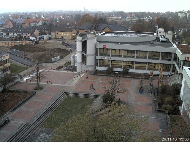 Foto der Webcam: Verwaltungsgebäude, Innenhof mit Audimax, Hörsaal-Gebäude 1