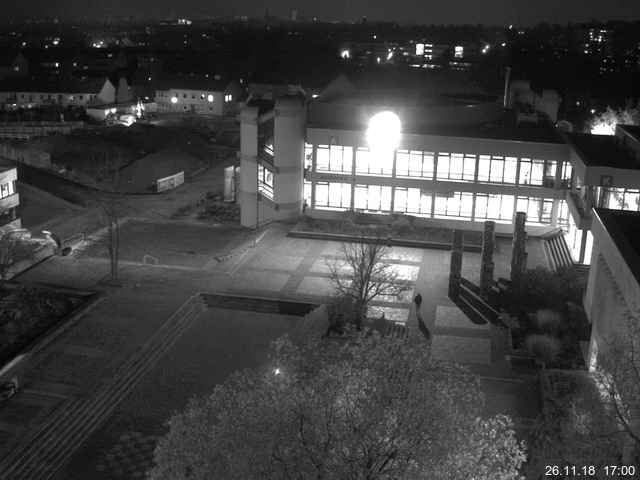 Foto der Webcam: Verwaltungsgebäude, Innenhof mit Audimax, Hörsaal-Gebäude 1