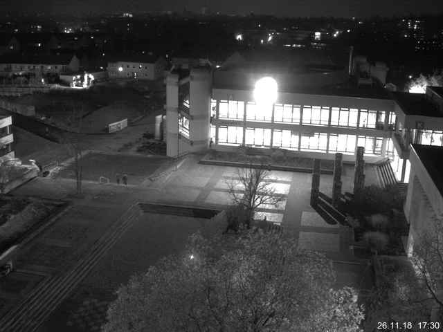 Foto der Webcam: Verwaltungsgebäude, Innenhof mit Audimax, Hörsaal-Gebäude 1