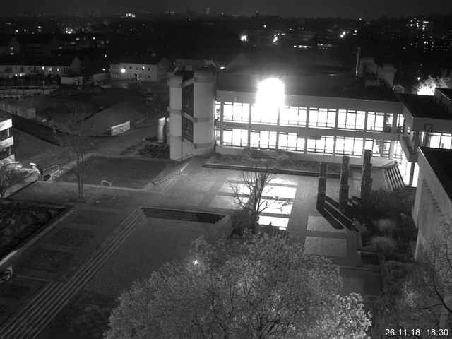 Foto der Webcam: Verwaltungsgebäude, Innenhof mit Audimax, Hörsaal-Gebäude 1