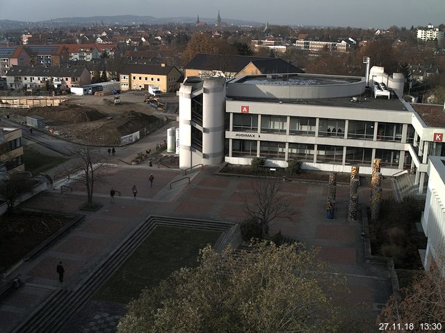 Foto der Webcam: Verwaltungsgebäude, Innenhof mit Audimax, Hörsaal-Gebäude 1