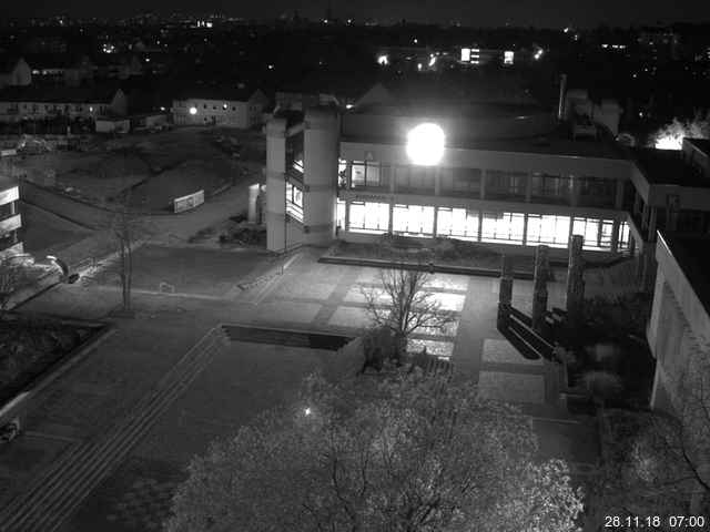 Foto der Webcam: Verwaltungsgebäude, Innenhof mit Audimax, Hörsaal-Gebäude 1