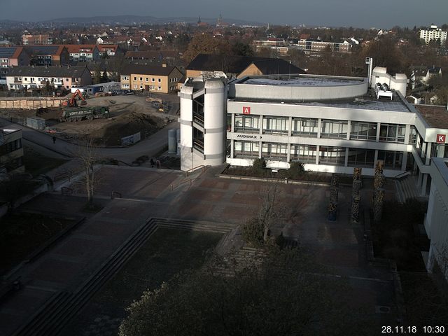 Foto der Webcam: Verwaltungsgebäude, Innenhof mit Audimax, Hörsaal-Gebäude 1