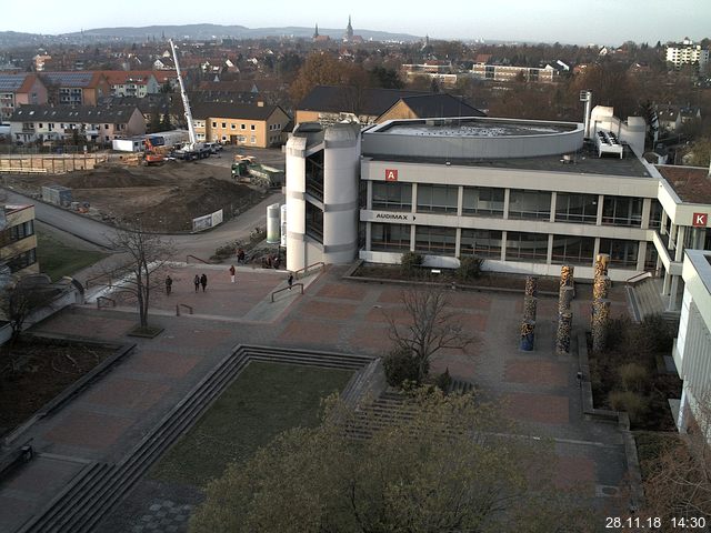 Foto der Webcam: Verwaltungsgebäude, Innenhof mit Audimax, Hörsaal-Gebäude 1