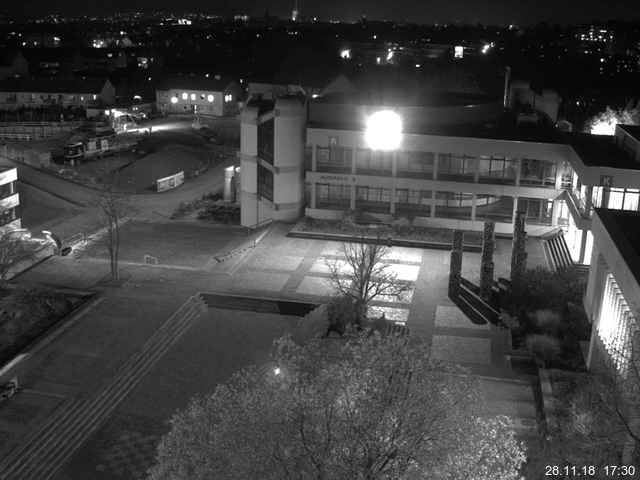 Foto der Webcam: Verwaltungsgebäude, Innenhof mit Audimax, Hörsaal-Gebäude 1