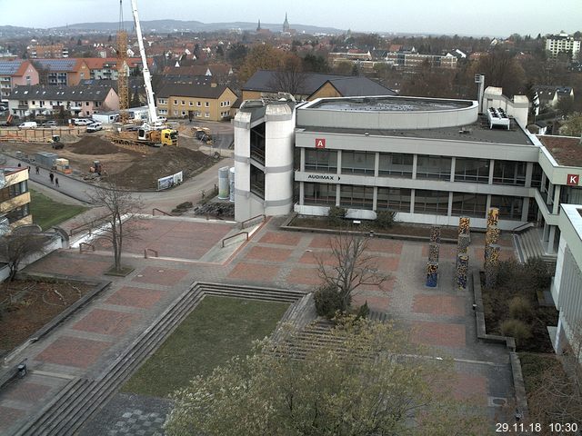 Foto der Webcam: Verwaltungsgebäude, Innenhof mit Audimax, Hörsaal-Gebäude 1