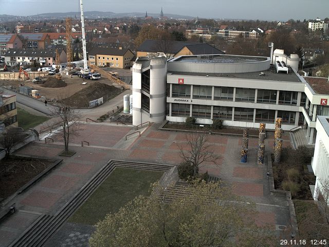 Foto der Webcam: Verwaltungsgebäude, Innenhof mit Audimax, Hörsaal-Gebäude 1