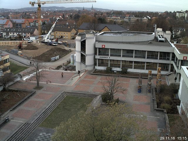 Foto der Webcam: Verwaltungsgebäude, Innenhof mit Audimax, Hörsaal-Gebäude 1