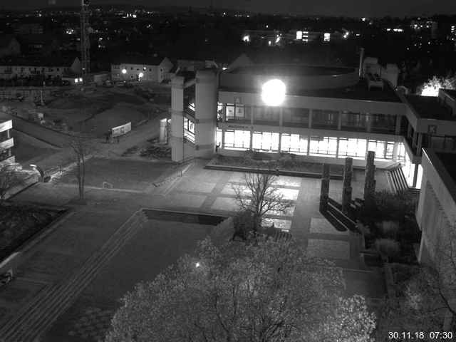 Foto der Webcam: Verwaltungsgebäude, Innenhof mit Audimax, Hörsaal-Gebäude 1