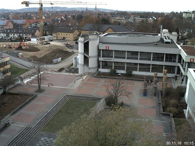 Foto der Webcam: Verwaltungsgebäude, Innenhof mit Audimax, Hörsaal-Gebäude 1