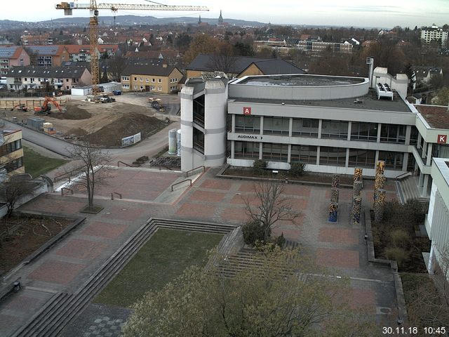 Foto der Webcam: Verwaltungsgebäude, Innenhof mit Audimax, Hörsaal-Gebäude 1