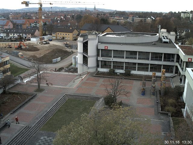 Foto der Webcam: Verwaltungsgebäude, Innenhof mit Audimax, Hörsaal-Gebäude 1