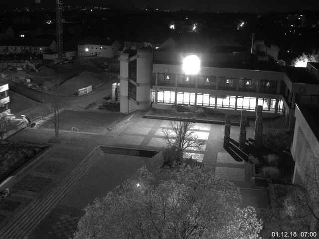 Foto der Webcam: Verwaltungsgebäude, Innenhof mit Audimax, Hörsaal-Gebäude 1