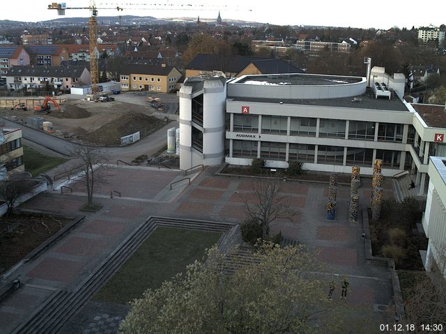 Foto der Webcam: Verwaltungsgebäude, Innenhof mit Audimax, Hörsaal-Gebäude 1