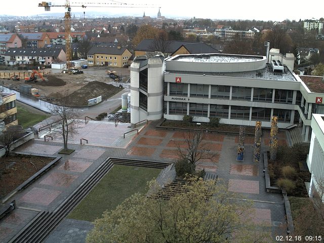 Foto der Webcam: Verwaltungsgebäude, Innenhof mit Audimax, Hörsaal-Gebäude 1