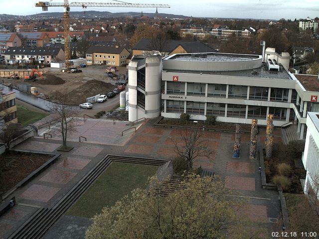 Foto der Webcam: Verwaltungsgebäude, Innenhof mit Audimax, Hörsaal-Gebäude 1