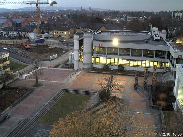 Foto der Webcam: Verwaltungsgebäude, Innenhof mit Audimax, Hörsaal-Gebäude 1