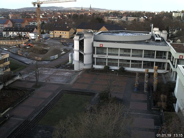 Foto der Webcam: Verwaltungsgebäude, Innenhof mit Audimax, Hörsaal-Gebäude 1