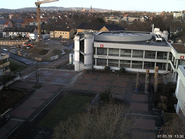 Foto der Webcam: Verwaltungsgebäude, Innenhof mit Audimax, Hörsaal-Gebäude 1