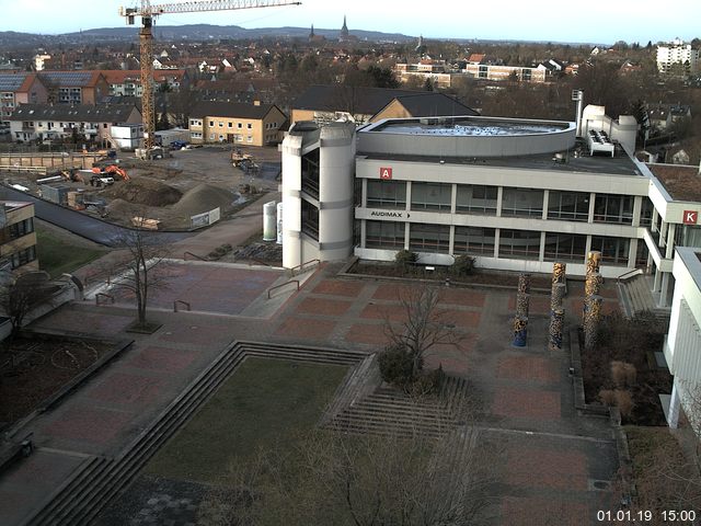 Foto der Webcam: Verwaltungsgebäude, Innenhof mit Audimax, Hörsaal-Gebäude 1