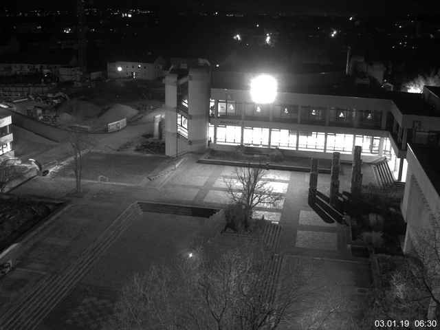 Foto der Webcam: Verwaltungsgebäude, Innenhof mit Audimax, Hörsaal-Gebäude 1