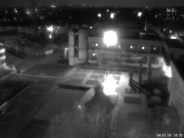 Foto der Webcam: Verwaltungsgebäude, Innenhof mit Audimax, Hörsaal-Gebäude 1