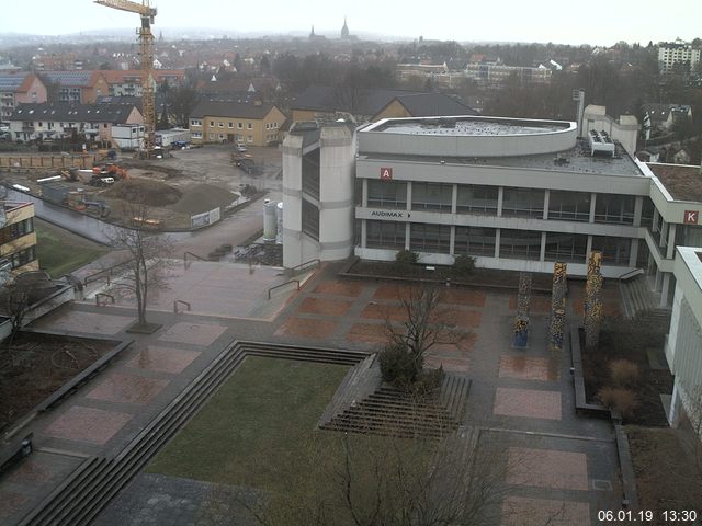 Foto der Webcam: Verwaltungsgebäude, Innenhof mit Audimax, Hörsaal-Gebäude 1