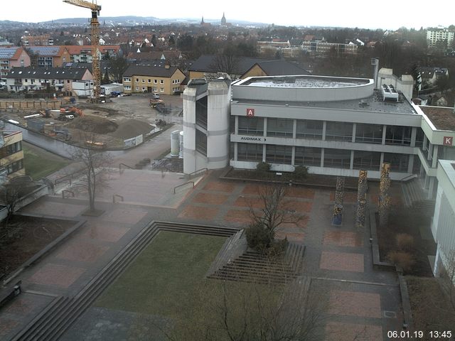 Foto der Webcam: Verwaltungsgebäude, Innenhof mit Audimax, Hörsaal-Gebäude 1