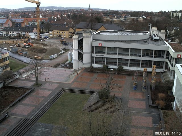 Foto der Webcam: Verwaltungsgebäude, Innenhof mit Audimax, Hörsaal-Gebäude 1