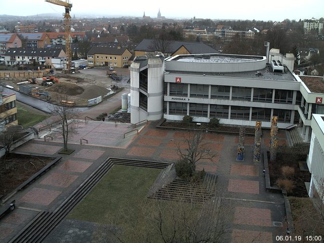 Foto der Webcam: Verwaltungsgebäude, Innenhof mit Audimax, Hörsaal-Gebäude 1