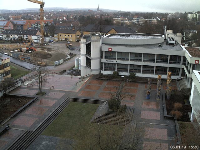 Foto der Webcam: Verwaltungsgebäude, Innenhof mit Audimax, Hörsaal-Gebäude 1