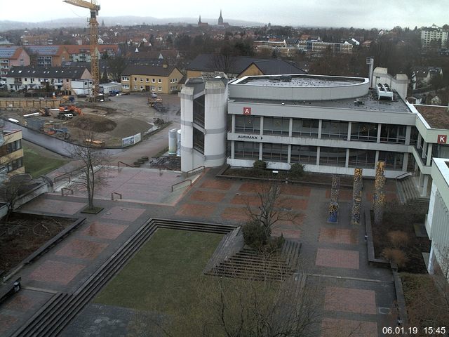 Foto der Webcam: Verwaltungsgebäude, Innenhof mit Audimax, Hörsaal-Gebäude 1