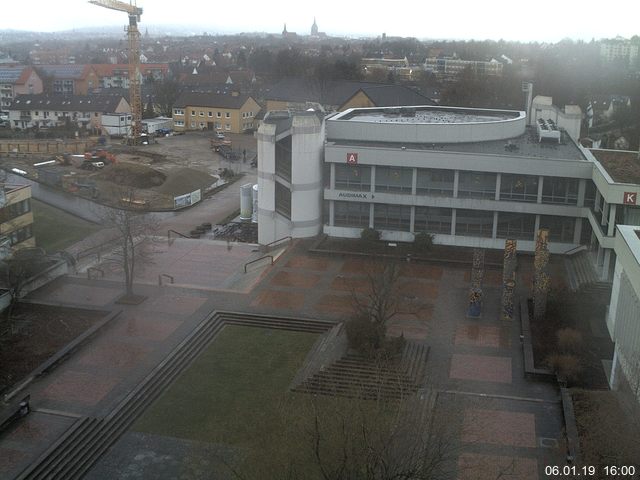 Foto der Webcam: Verwaltungsgebäude, Innenhof mit Audimax, Hörsaal-Gebäude 1