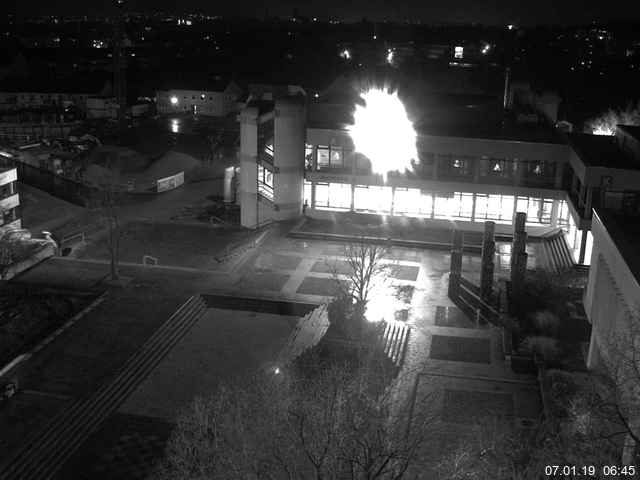 Foto der Webcam: Verwaltungsgebäude, Innenhof mit Audimax, Hörsaal-Gebäude 1