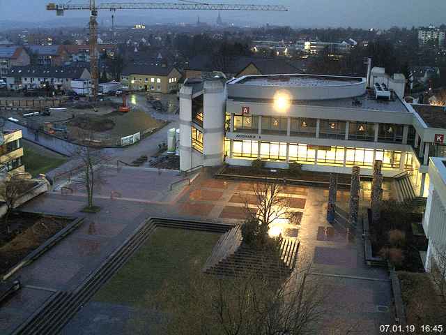 Foto der Webcam: Verwaltungsgebäude, Innenhof mit Audimax, Hörsaal-Gebäude 1