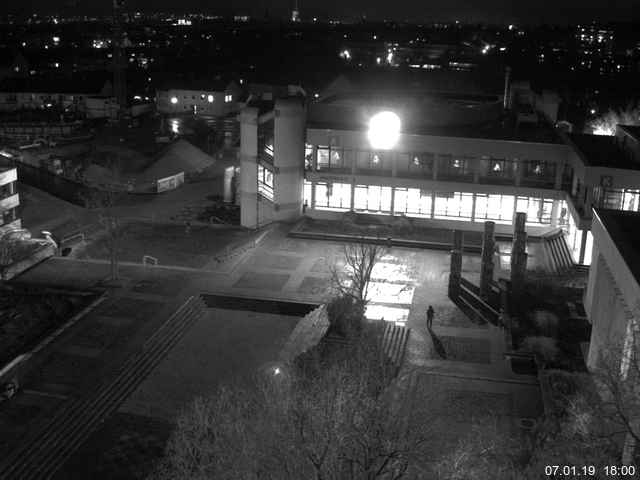 Foto der Webcam: Verwaltungsgebäude, Innenhof mit Audimax, Hörsaal-Gebäude 1