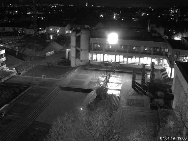 Foto der Webcam: Verwaltungsgebäude, Innenhof mit Audimax, Hörsaal-Gebäude 1