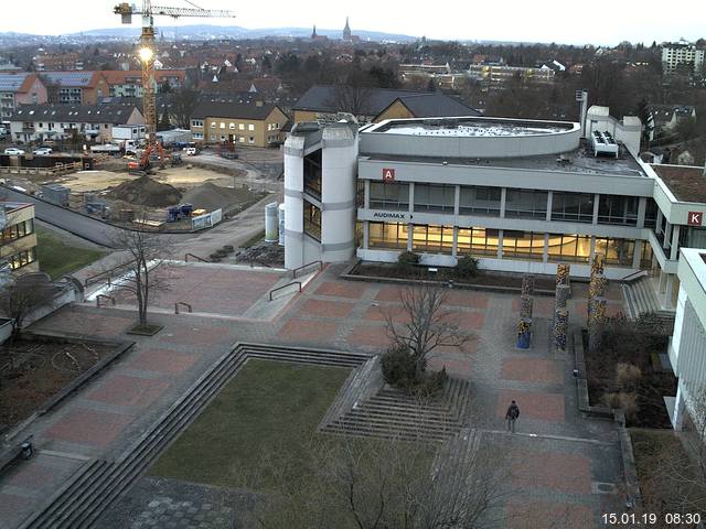 Foto der Webcam: Verwaltungsgebäude, Innenhof mit Audimax, Hörsaal-Gebäude 1