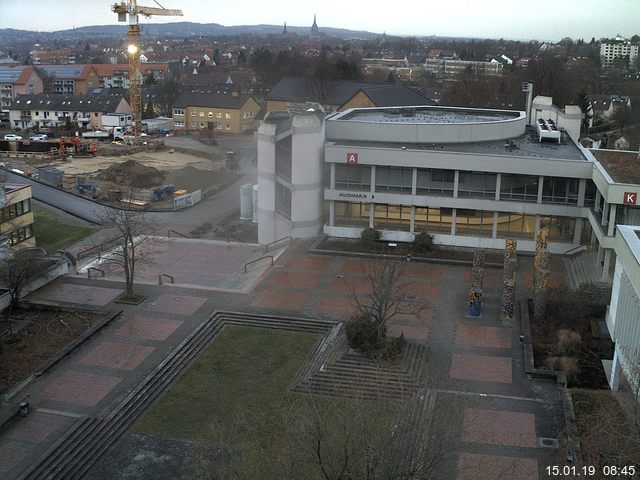 Foto der Webcam: Verwaltungsgebäude, Innenhof mit Audimax, Hörsaal-Gebäude 1