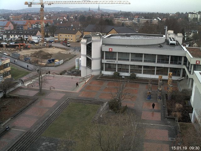 Foto der Webcam: Verwaltungsgebäude, Innenhof mit Audimax, Hörsaal-Gebäude 1