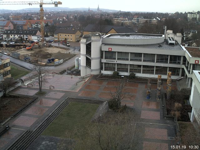 Foto der Webcam: Verwaltungsgebäude, Innenhof mit Audimax, Hörsaal-Gebäude 1