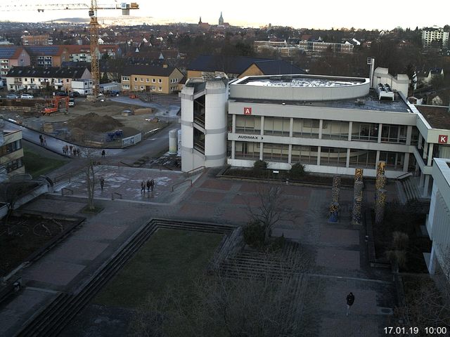 Foto der Webcam: Verwaltungsgebäude, Innenhof mit Audimax, Hörsaal-Gebäude 1