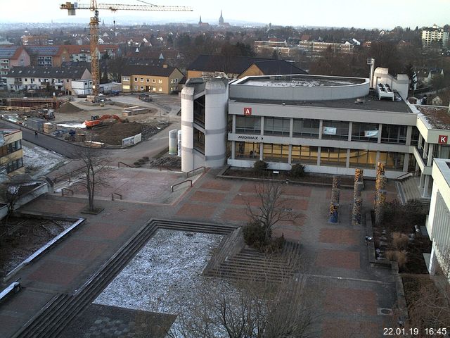 Foto der Webcam: Verwaltungsgebäude, Innenhof mit Audimax, Hörsaal-Gebäude 1