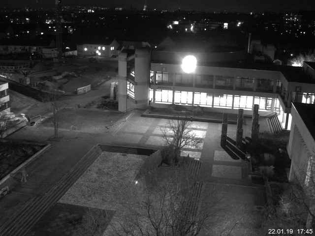 Foto der Webcam: Verwaltungsgebäude, Innenhof mit Audimax, Hörsaal-Gebäude 1