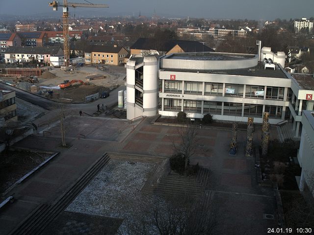 Foto der Webcam: Verwaltungsgebäude, Innenhof mit Audimax, Hörsaal-Gebäude 1