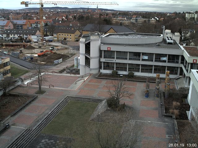 Foto der Webcam: Verwaltungsgebäude, Innenhof mit Audimax, Hörsaal-Gebäude 1