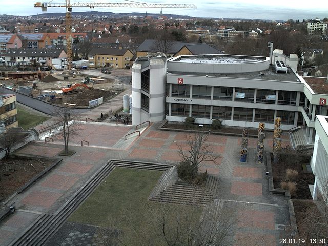 Foto der Webcam: Verwaltungsgebäude, Innenhof mit Audimax, Hörsaal-Gebäude 1