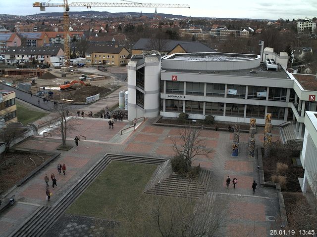 Foto der Webcam: Verwaltungsgebäude, Innenhof mit Audimax, Hörsaal-Gebäude 1