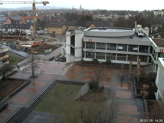 Foto der Webcam: Verwaltungsgebäude, Innenhof mit Audimax, Hörsaal-Gebäude 1